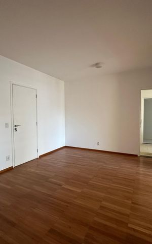 Apartamento à venda com 107m², 3 quartos e 2 vagas Apartamento à venda com 107m², 3 quartos e 2 vagasSala