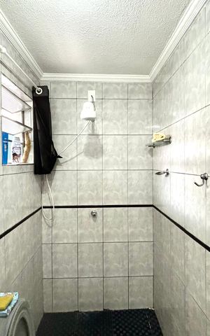 Casa à venda com 130m², 5 quartos e 2 vagas Casa à venda com 130m², 5 quartos e 2 vagasBanheiro