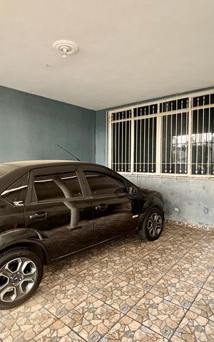 Casa à venda com 130m², 5 quartos e 2 vagas Casa à venda com 130m², 5 quartos e 2 vagasGaragem