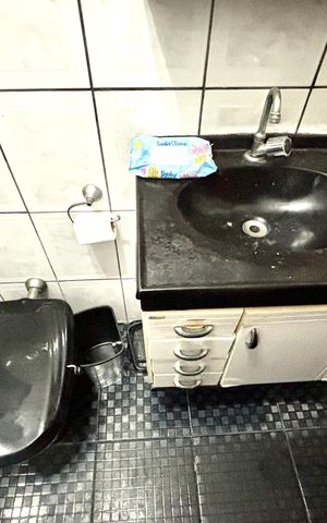 Casa à venda com 130m², 5 quartos e 2 vagas Casa à venda com 130m², 5 quartos e 2 vagasBanheiro