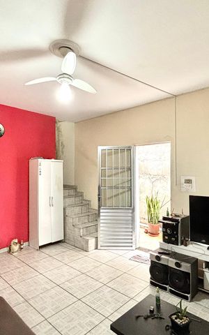 Casa à venda com 130m², 5 quartos e 2 vagas Casa à venda com 130m², 5 quartos e 2 vagasSala