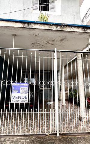 Casa à venda com 130m², 5 quartos e 2 vagas Casa à venda com 130m², 5 quartos e 2 vagasFachada