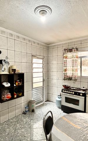 Casa à venda com 130m², 5 quartos e 2 vagas Casa à venda com 130m², 5 quartos e 2 vagasCozinha