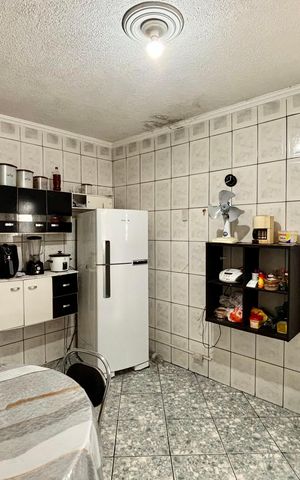 Casa à venda com 130m², 5 quartos e 2 vagas Casa à venda com 130m², 5 quartos e 2 vagasCozinha
