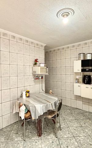Casa à venda com 130m², 5 quartos e 2 vagas Casa à venda com 130m², 5 quartos e 2 vagasCozinha