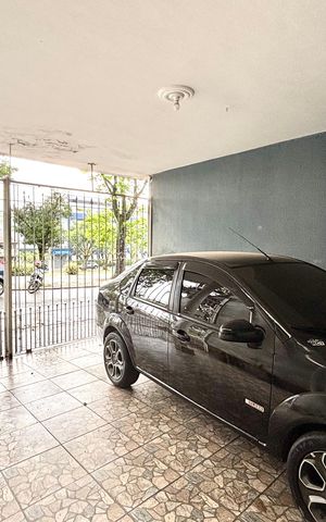 Casa à venda com 130m², 5 quartos e 2 vagas Casa à venda com 130m², 5 quartos e 2 vagasGaragem