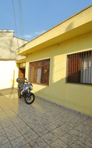 Casa à venda com 250m², 3 quartos e 6 vagasQuintal