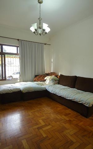 Casa à venda com 250m², 3 quartos e 6 vagasSala