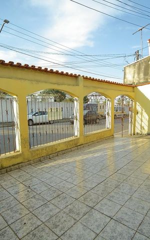 Casa à venda com 250m², 3 quartos e 6 vagasQuintal