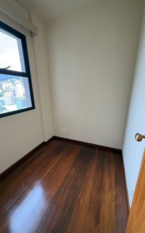 Apartamento à venda com 200m², 4 quartos e 4 vagas Apartamento à venda com 200m², 4 quartos e 4 vagasQuarto