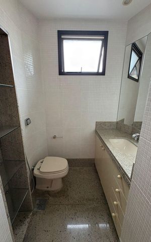 Apartamento à venda com 200m², 4 quartos e 4 vagas Apartamento à venda com 200m², 4 quartos e 4 vagasBanheiro social