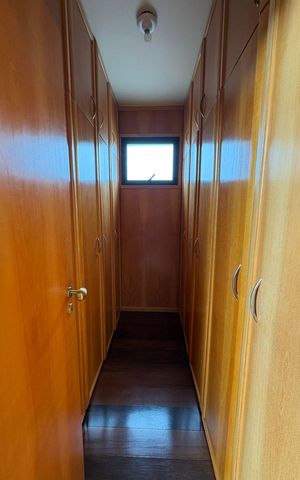 Apartamento à venda com 200m², 4 quartos e 4 vagas Apartamento à venda com 200m², 4 quartos e 4 vagasCloset da suíte