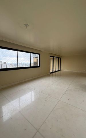 Apartamento à venda com 200m², 4 quartos e 4 vagas Apartamento à venda com 200m², 4 quartos e 4 vagasSala