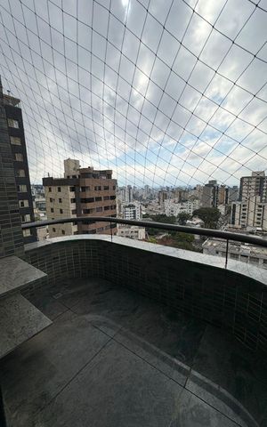 Apartamento à venda com 200m², 4 quartos e 4 vagas Apartamento à venda com 200m², 4 quartos e 4 vagasVaranda da Suíte 2
