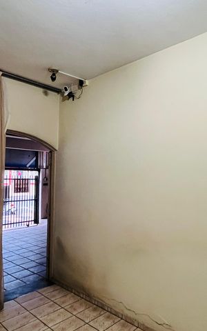 Casa à venda com 341m², 4 quartos e 3 vagas Casa à venda com 341m², 4 quartos e 3 vagasSala