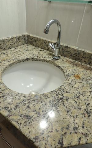 Apartamento para alugar com 70m², 2 quartos e 2 vagasBanheiro Social - Pia