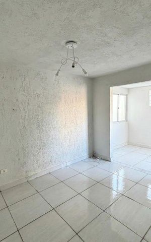 Casa para alugar com 100m², 3 quartos e 2 vagas Casa para alugar com 100m², 3 quartos e 2 vagasQuarto