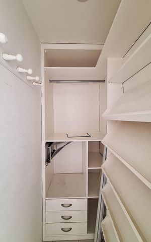 Apartamento à venda com 54m², 2 quartos e 1 vaga Apartamento à venda com 54m², 2 quartos e 1 vagaCloset