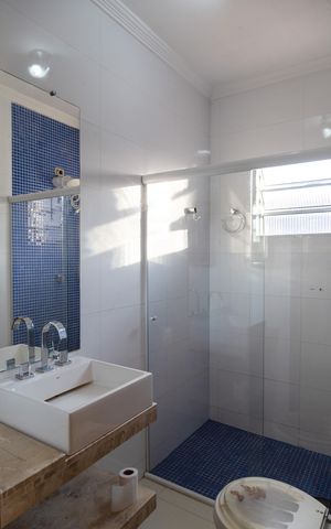 Casa para alugar com 150m², 3 quartos e 2 vagasBanheiro social