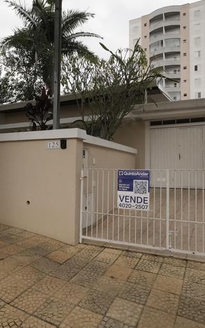 Casa à venda com 296m², 3 quartos e 4 vagasFachada