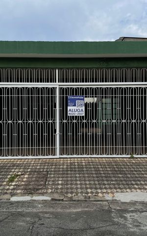 Casa para alugar com 160m², 3 quartos e 3 vagas Casa para alugar com 160m², 3 quartos e 3 vagasFachada+Placa