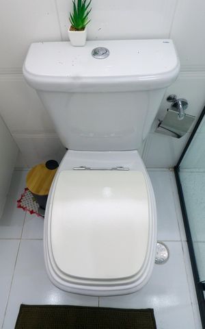 Casa à venda com 150m², 3 quartos e 2 vagas Casa à venda com 150m², 3 quartos e 2 vagasBanheiro Social