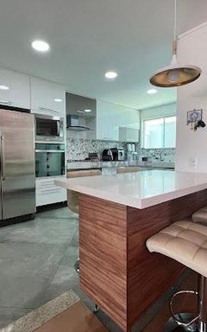 Casa à venda com 356m², 4 quartos e 2 vagas