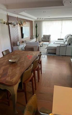 Casa à venda com 356m², 4 quartos e 2 vagas