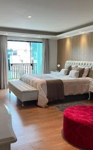 Casa à venda com 356m², 4 quartos e 2 vagas