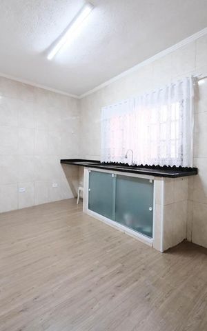 Casa para alugar com 60m², 2 quartos e 1 vagaSala/Cozinha