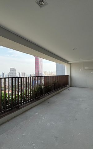 Apartamento à venda com 166m², 3 quartos e 3 vagas Apartamento à venda com 166m², 3 quartos e 3 vagasVaranda