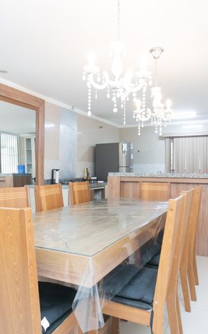 Casa à venda com 310m², 4 quartos e 2 vagas Casa à venda com 310m², 4 quartos e 2 vagasSala de Jantar