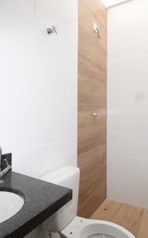 Casa à venda com 73m², 2 quartos e 1 vaga Casa à venda com 73m², 2 quartos e 1 vagaBanheiro da Suíte 1
