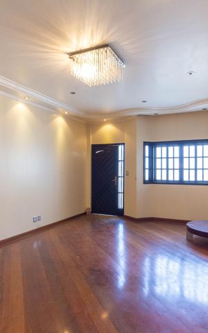 Casa para alugar com 303m², 3 quartos e 4 vagas Casa para alugar com 303m², 3 quartos e 4 vagasSala
