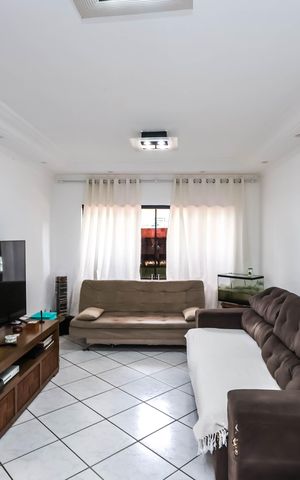 Casa à venda com 150m², 3 quartos e 2 vagasSala