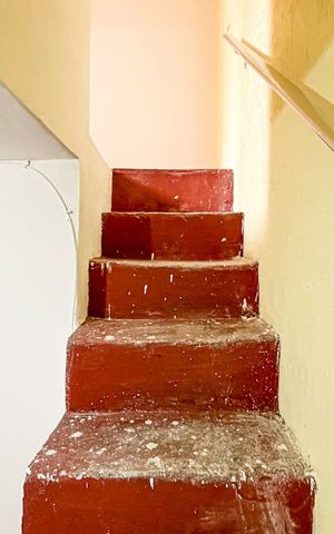 Casa para alugar com 59m², 2 quartos e sem vaga Casa para alugar com 59m², 2 quartos e sem vagaEscada