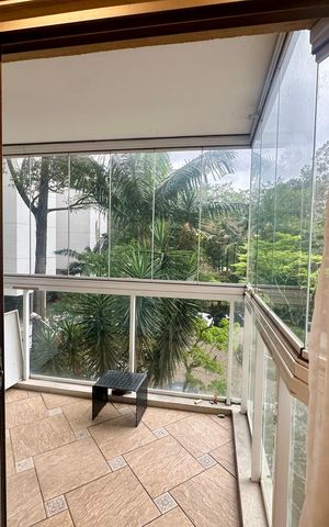 Apartamento à venda com 160m², 4 quartos e 2 vagas Apartamento à venda com 160m², 4 quartos e 2 vagasVaranda