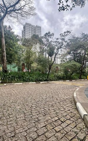 Apartamento à venda com 160m², 4 quartos e 2 vagas Apartamento à venda com 160m², 4 quartos e 2 vagasÁrea externa