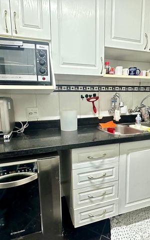Apartamento à venda com 160m², 4 quartos e 2 vagas Apartamento à venda com 160m², 4 quartos e 2 vagasCozinha