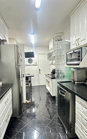 Apartamento à venda com 160m², 4 quartos e 2 vagas Apartamento à venda com 160m², 4 quartos e 2 vagasCozinha