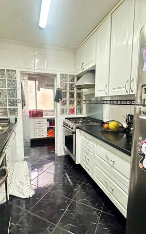 Apartamento à venda com 160m², 4 quartos e 2 vagas Apartamento à venda com 160m², 4 quartos e 2 vagasCozinha