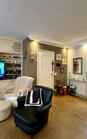 Apartamento à venda com 160m², 4 quartos e 2 vagas Apartamento à venda com 160m², 4 quartos e 2 vagasSala