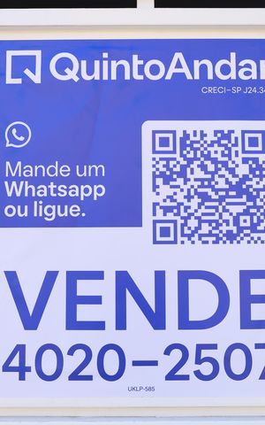 Casa à venda com 210m², 3 quartos e 2 vagasPlaca GRANDE instalada no portão do imóvel, dia 03.09.2026 - Código da placa: UKLP-585