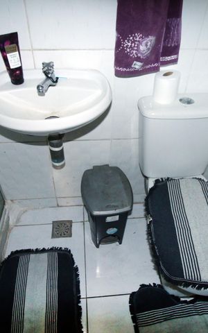 Casa à venda com 240m², 4 quartos e 3 vagasBanheiro 1