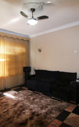 Casa à venda com 240m², 4 quartos e 3 vagasSala