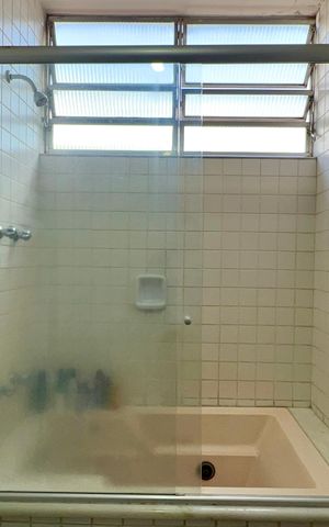 Casa à venda com 280m², 3 quartos e 2 vagas Casa à venda com 280m², 3 quartos e 2 vagasBanheiro da Suíte