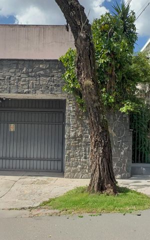 Casa à venda com 280m², 3 quartos e 2 vagas Casa à venda com 280m², 3 quartos e 2 vagasFachada MMGQ-765