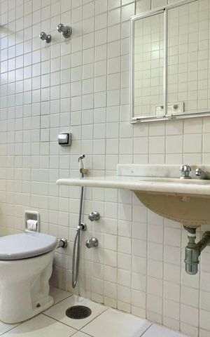 Casa à venda com 280m², 3 quartos e 2 vagas Casa à venda com 280m², 3 quartos e 2 vagasBanheiro da Suíte