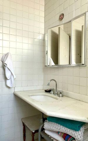 Casa à venda com 280m², 3 quartos e 2 vagas Casa à venda com 280m², 3 quartos e 2 vagasBanheiro