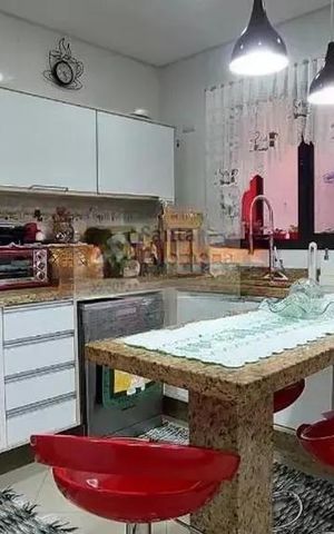Casa à venda com 90m², 2 quartos e 2 vagas
